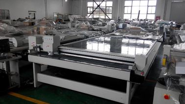 เครื่องพิมพ์ UV เครื่องพิมพ์ Flatbed กล่องทำเครื่องตัดพรมเครื่อง 1230 Mm / S